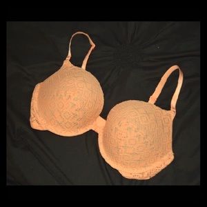 36E (DD) Victoria’s Secret bra
